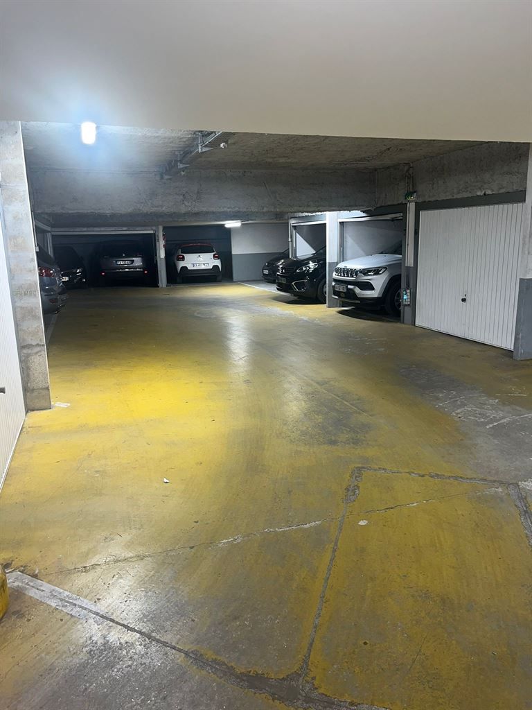 parking intérieur en vente sur LEVALLOIS PERRET (92300)